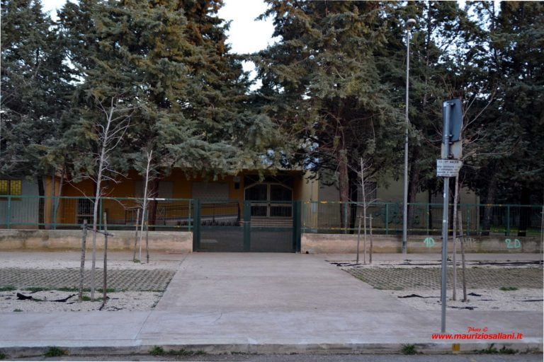 Ancora sulle scuole di Casamassima. Questa volta tocca alla Media Succursale di via Lapenna.