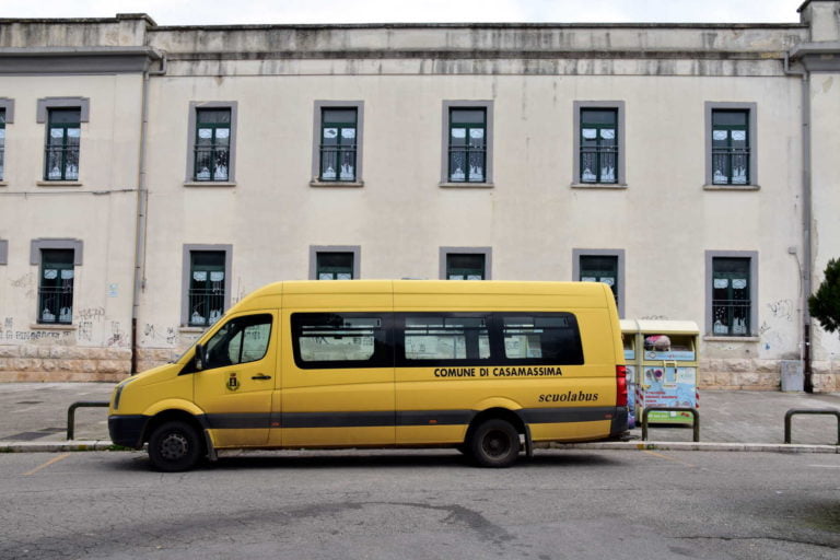 Casamassima, gli scuolabus, i messi notificatori e il segreto di Pulcinella. Casamassima, gli scuolabus, i messi notificatori e il segreto di Pulcinella.