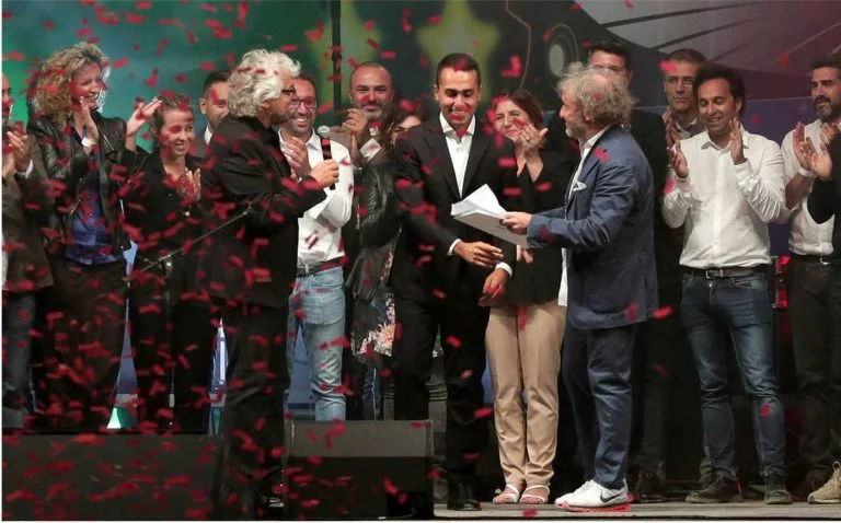 Italia a 5 stelle, cadenti.