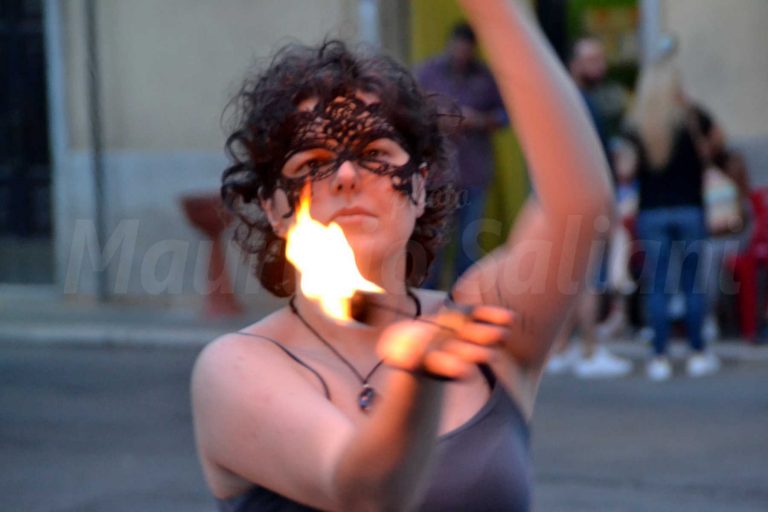 Esci dal recinto pure tu.