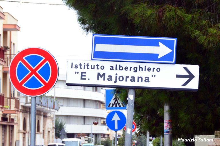 Tutti al Majorana. (Con il condizionale). Tutti al Majorana. (Con il condizionale).