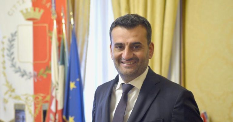 Gli auguri di Decaro ai consiglieri della Città Metropolitana di Bari.