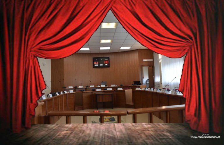 Chiudete il sipario, per carità. Il Consiglio Comunale di venerdì.