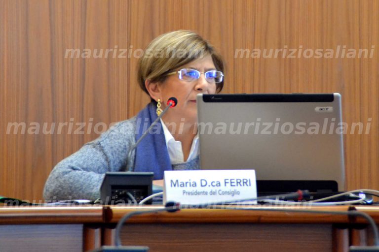 La maggioranza all’ennesimo bivio. Presentata una mozione di sfiducia per la Presidente del Consiglio dott.ssa Maria Domenica Ferri.