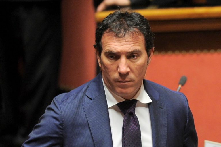 Giù le maschere!!!, tuonarono … tutti.